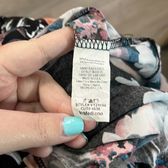 Pink Blush Maternity Black Floral Off Shoulder Top Slit Sleeves Size Medium - Picture 7 of 8